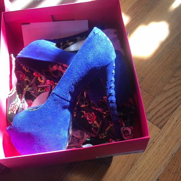 Shoes - Picture 8 of 8